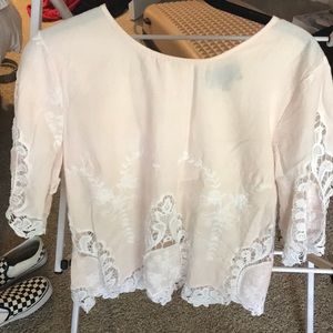 Blouse with exposed buttons in the back